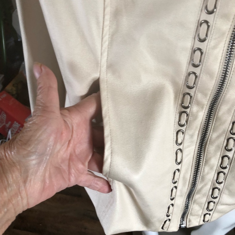Jacket - Picture 3 of 6